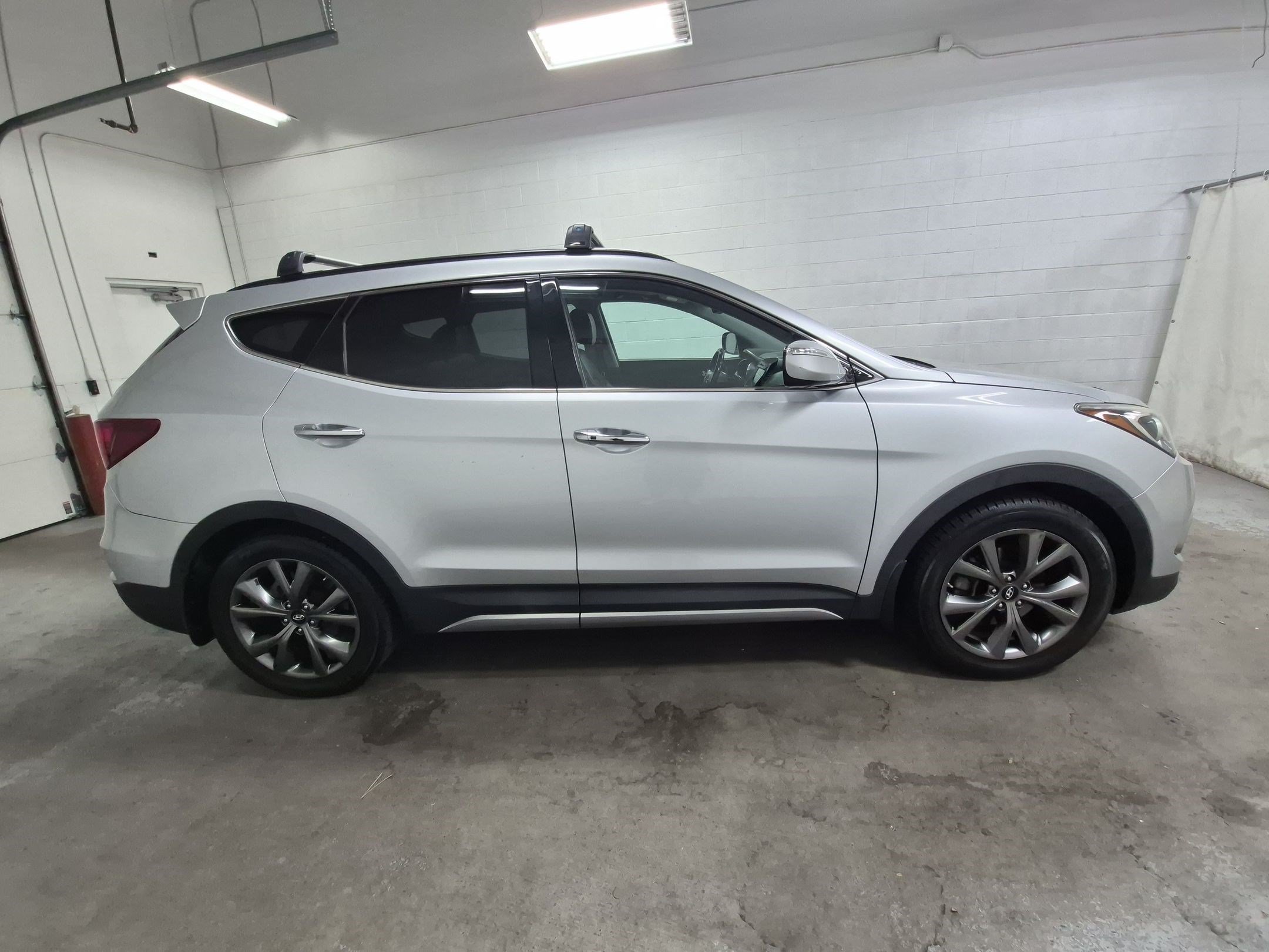 Used 2017 Hyundai Santa Fe Sport w/ Cargo Package FWD image 3