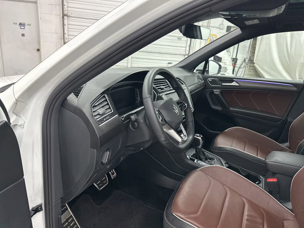 Used 2024 Volkswagen Tiguan SEL R-Line image 9