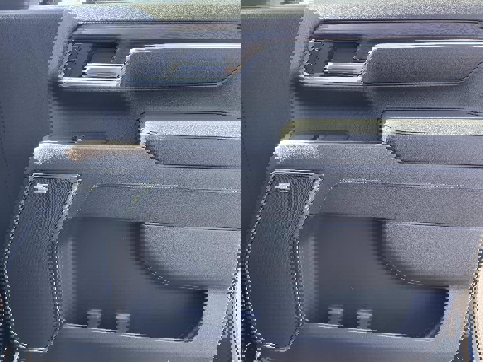 New 2026 GMC Sierra 2500 SLT w/ SLT Premium Package image 26