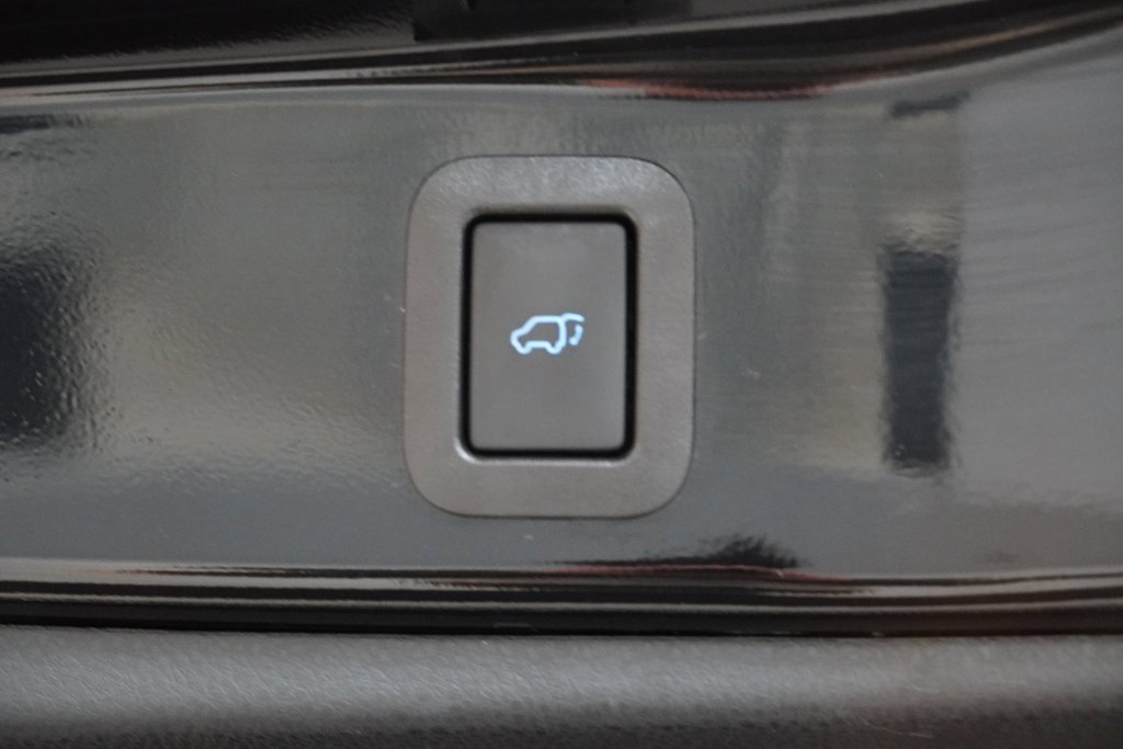 Used 2019 Toyota Highlander SE image 11