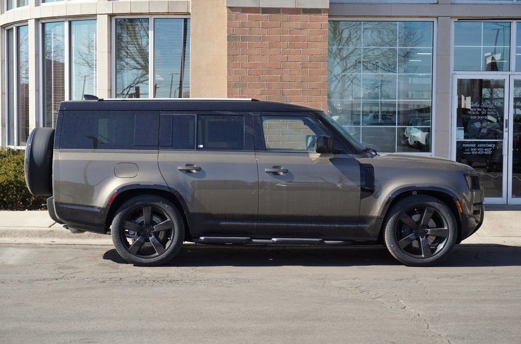 New 2026 Land Rover Defender 130 X-Dynamic SE image 8