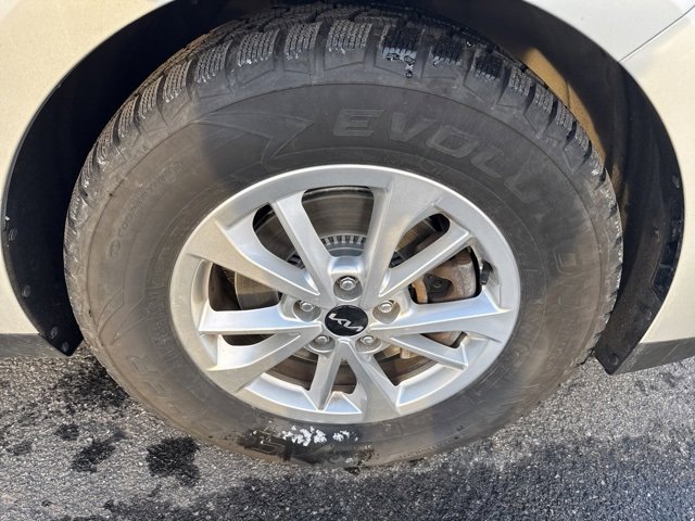 Certified 2023 Kia Carnival LX image 6