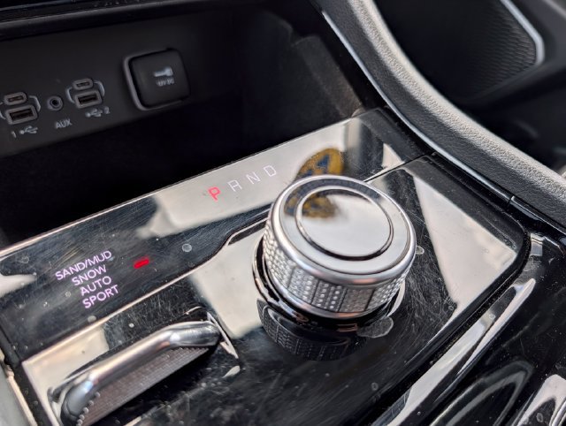Used 2022 Jeep Grand Cherokee Limited AWD/4WD image 24