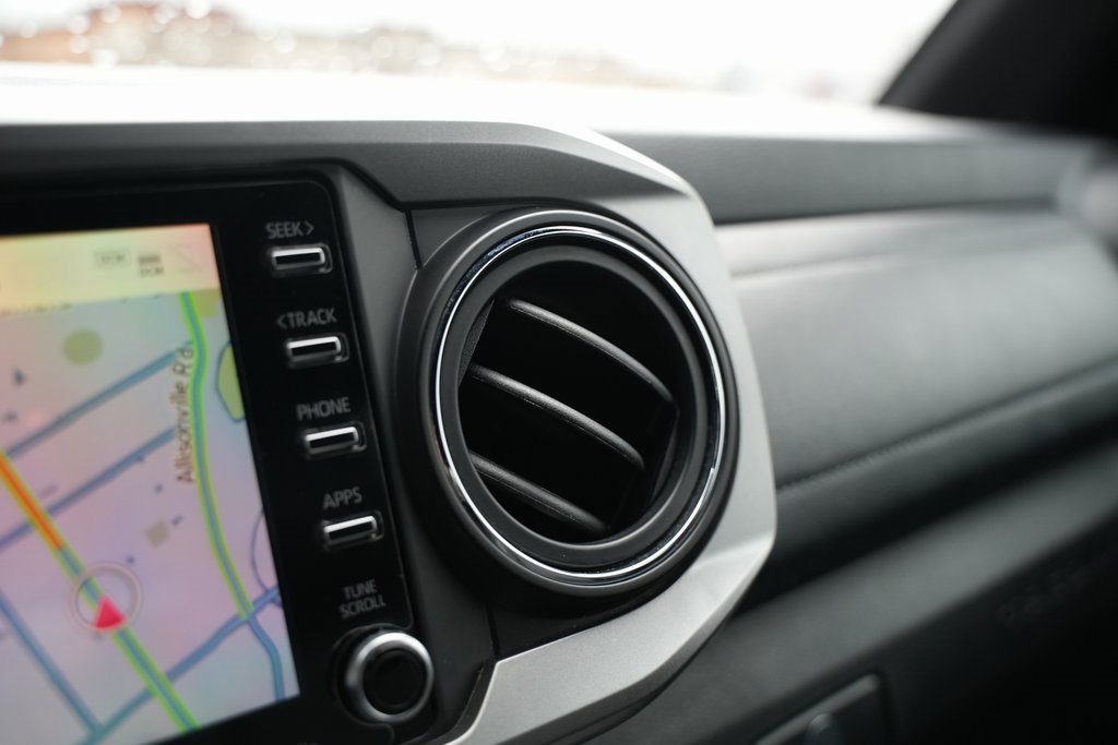 Used 2021 Toyota Tacoma Limited image 38