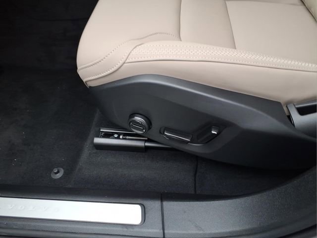 New 2026 Volvo XC60 B5 Plus w/ Protection Package Premier AWD/4WD image 17