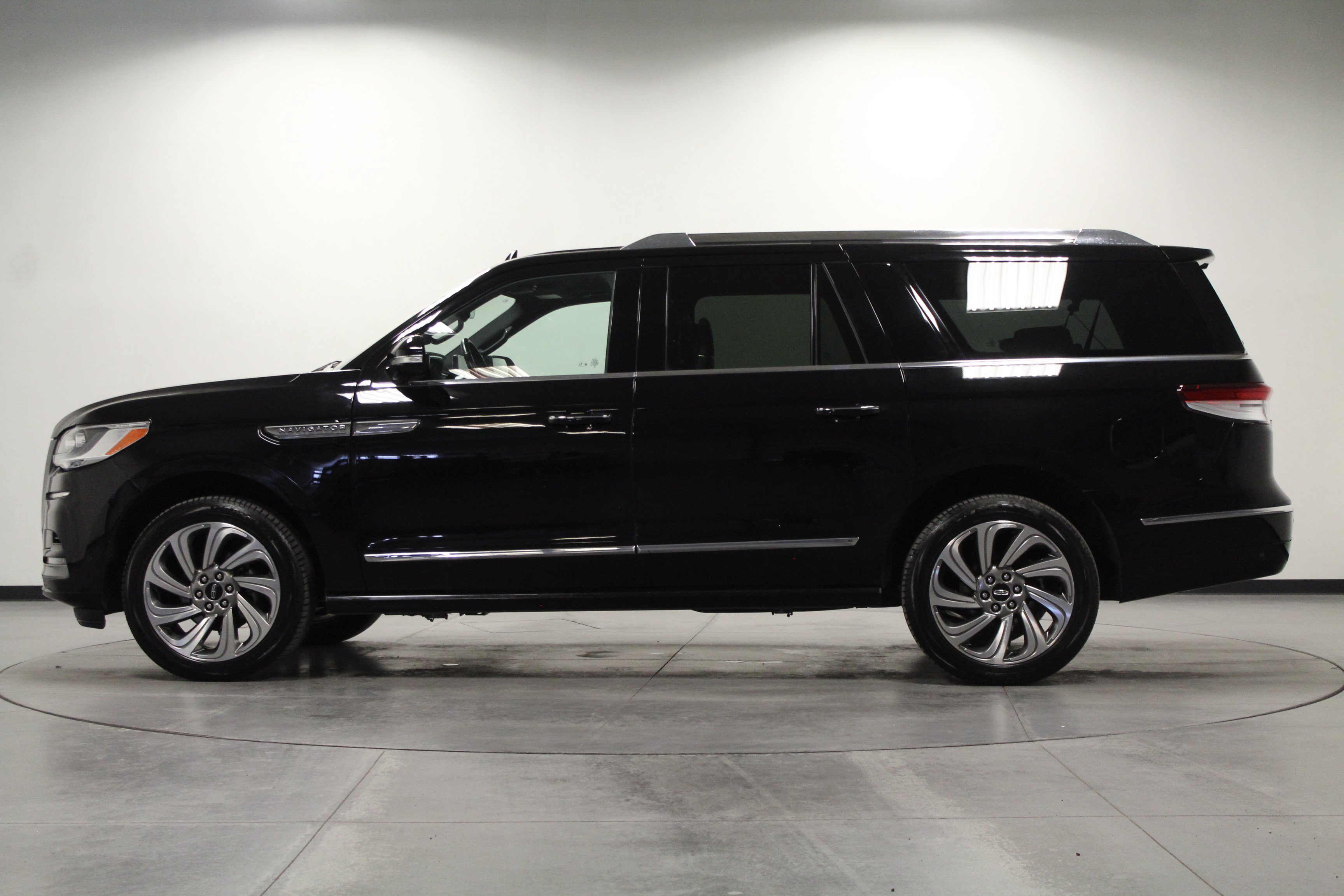 Used 2023 Lincoln Navigator L Reserve w/ Equipment Group 201A AWD/4WD image 7