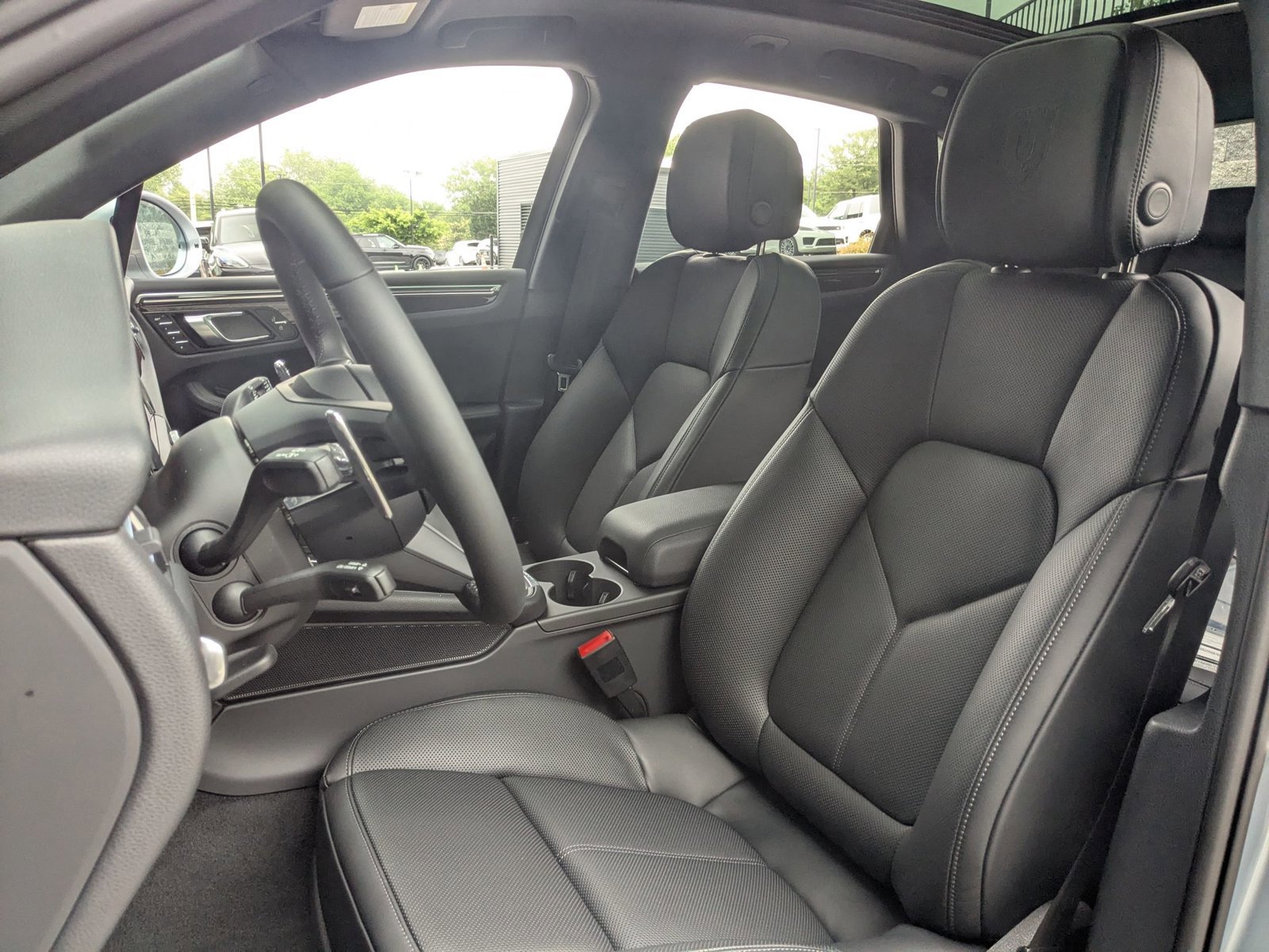 Used 2025 Porsche Macan image 5