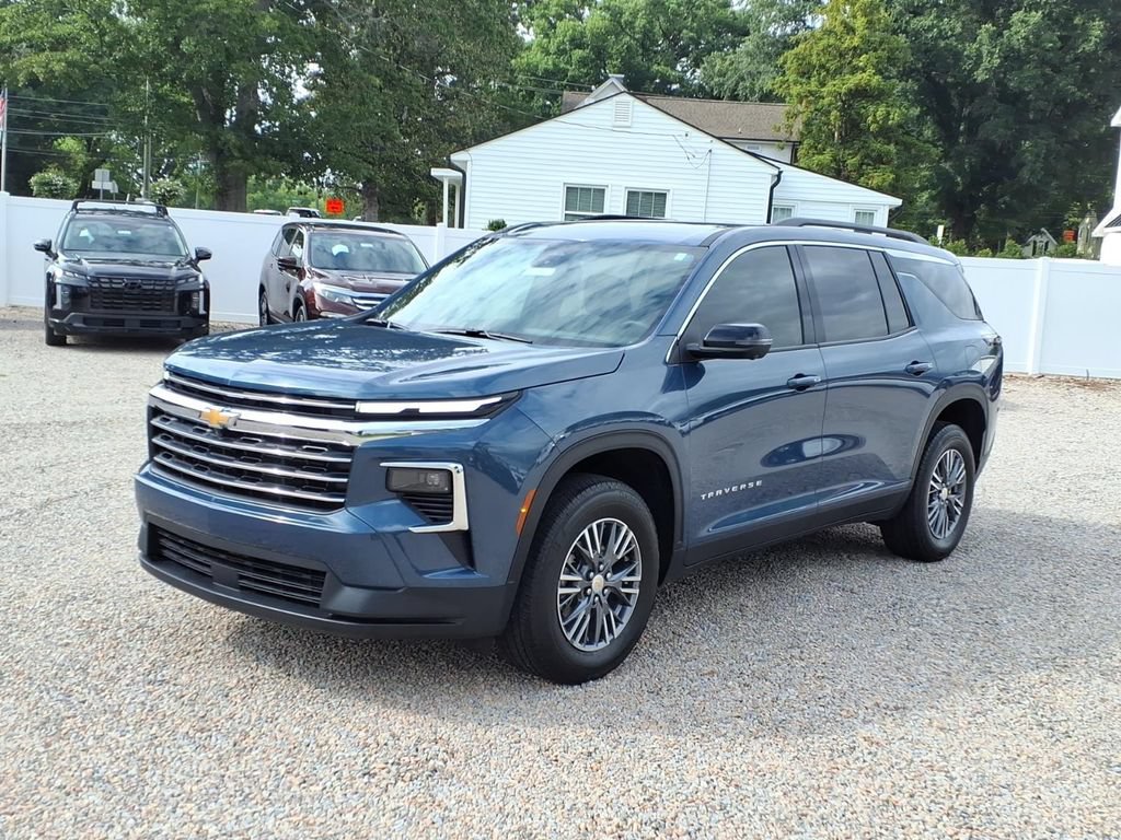 Used 2026 Chevrolet Traverse LT w/ Driver Confidence Package FWD image 3