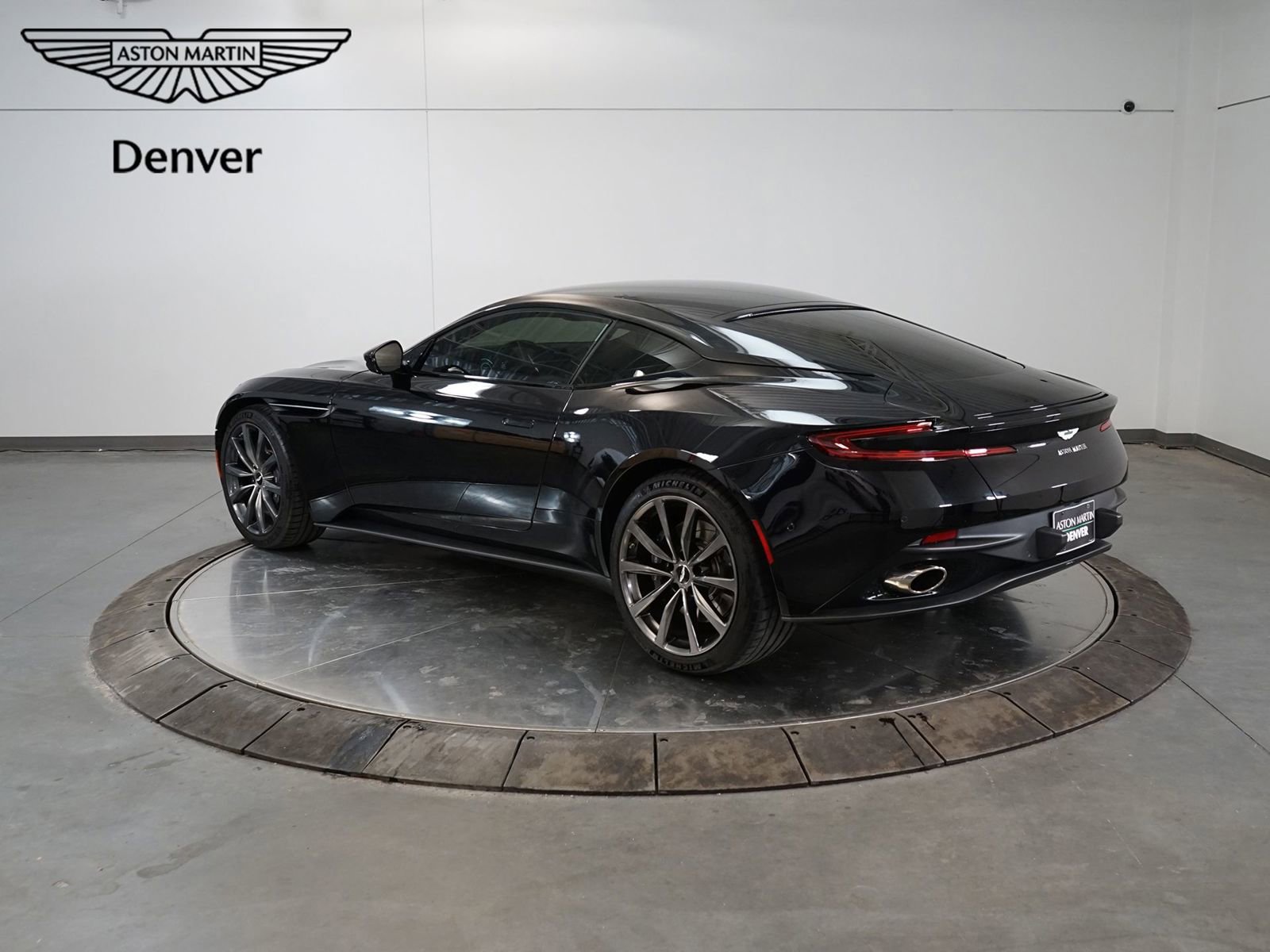 Used 2018 Aston Martin DB11 V12 image 3