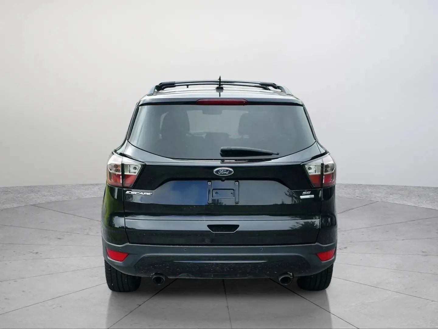 Used 2017 Ford Escape SE w/ Equipment Group 201A image 4