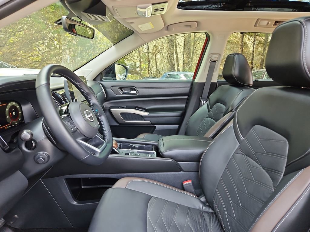 Used 2025 Nissan Pathfinder Platinum image 25