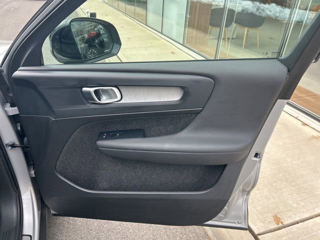 Certified 2025 Volvo XC40 B5 Plus AWD/4WD image 14