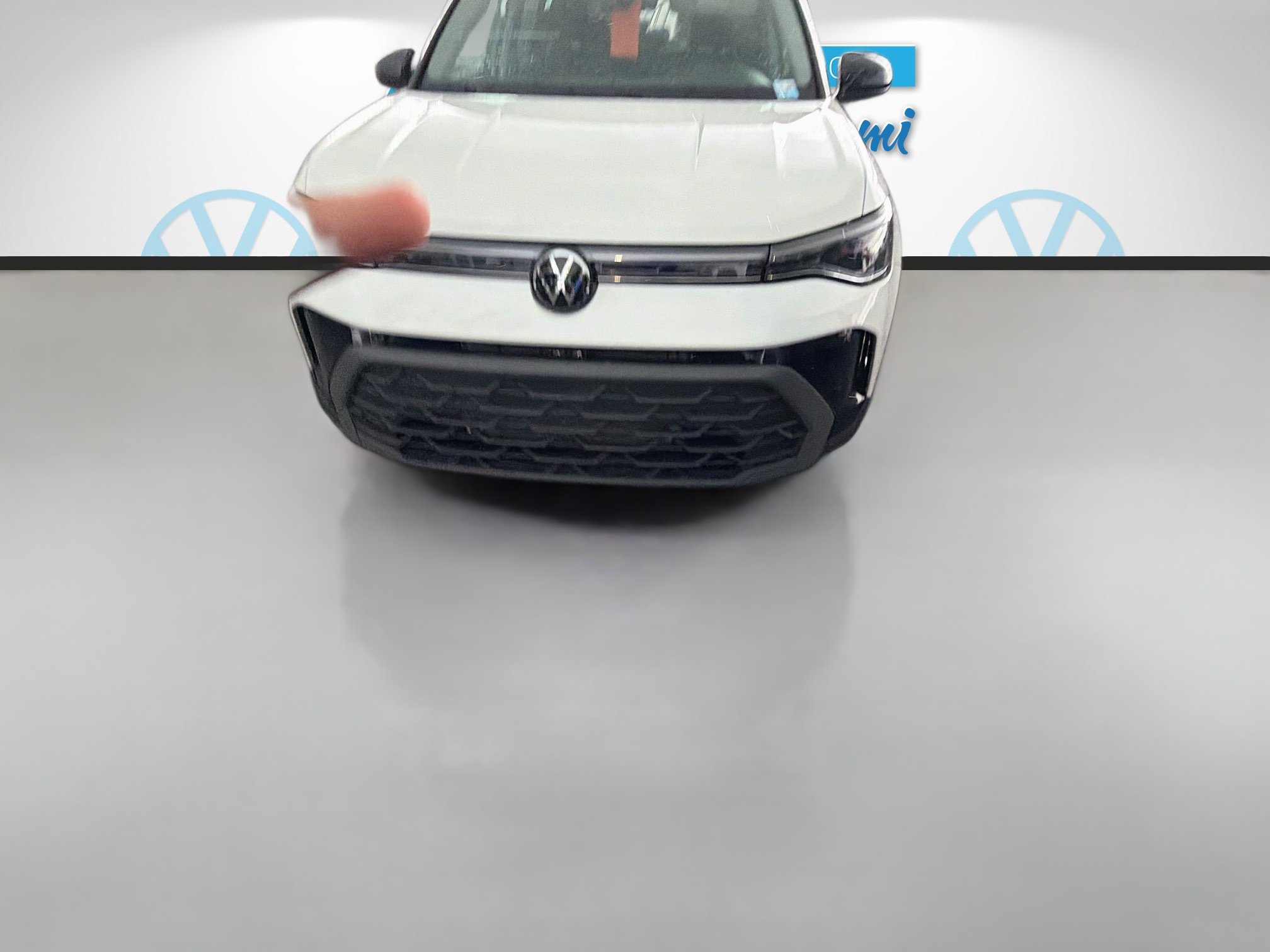 New 2026 Volkswagen Taos SE FWD image 2