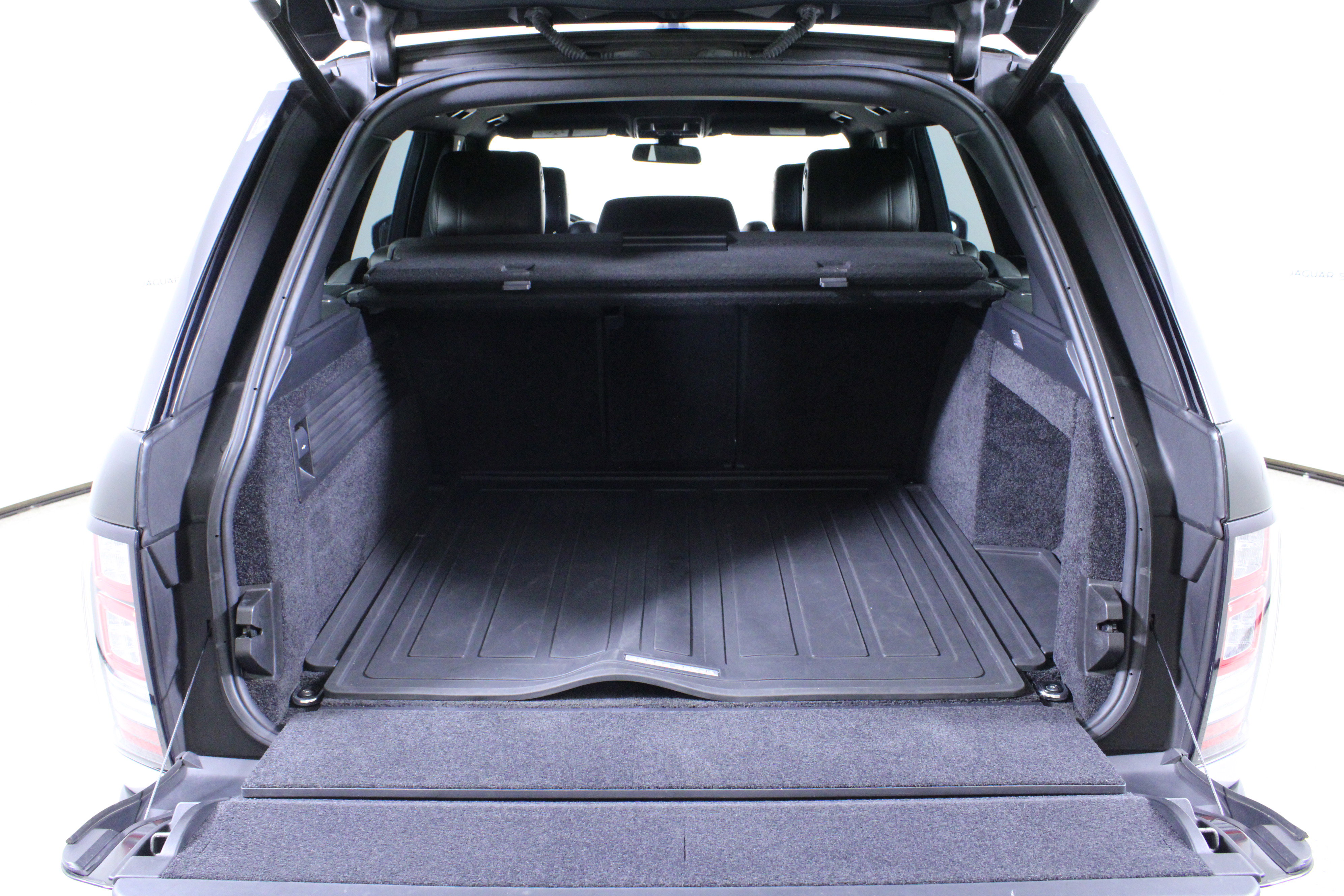 Used 2016 Land Rover Range Rover HSE image 11