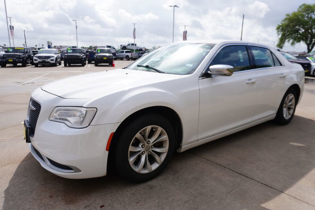 Used 2016 Chrysler 300 Limited image 3