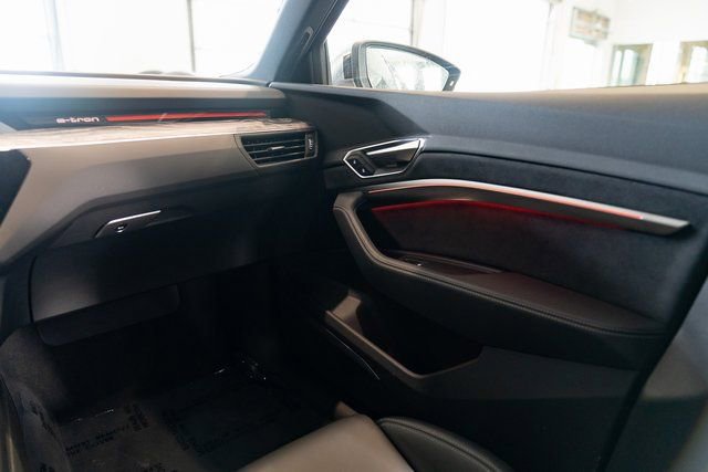 Used 2022 Audi e-tron S Prestige AWD/4WD image 21