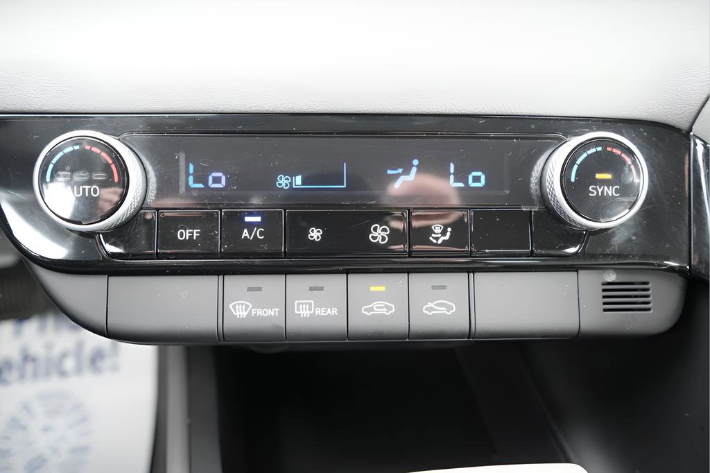 Certified 2025 Hyundai Elantra Blue FWD image 33