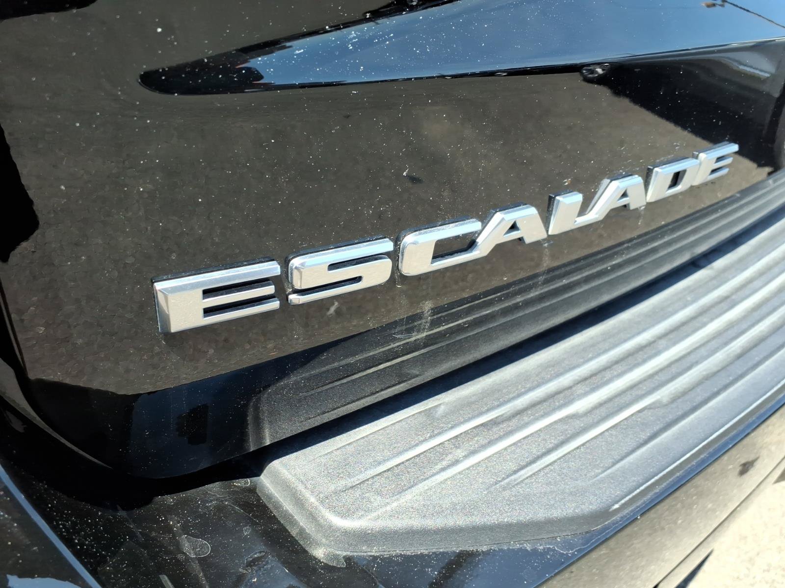 Certified 2026 Cadillac Escalade Platinum Luxury w/ LPO, Floor Liner Package AWD/4WD image 11