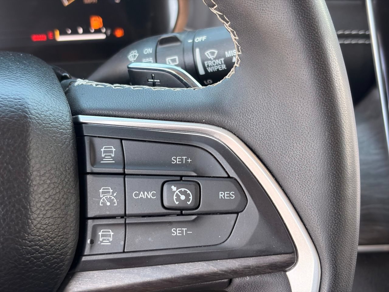 Used 2023 Jeep Grand Cherokee Limited AWD/4WD image 24