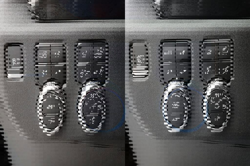 Used 2024 GMC Sierra 2500 SLT w/ SLT Premium Package image 34