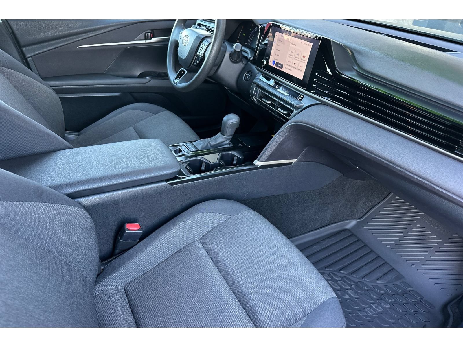 Used 2025 Toyota Camry LE FWD image 17