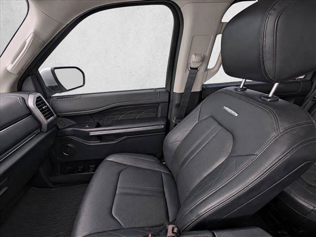 Used 2019 Ford Expedition Platinum AWD/4WD image 17