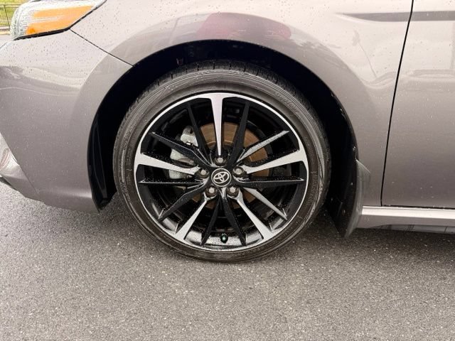 Used 2020 Toyota Camry XSE FWD image 9