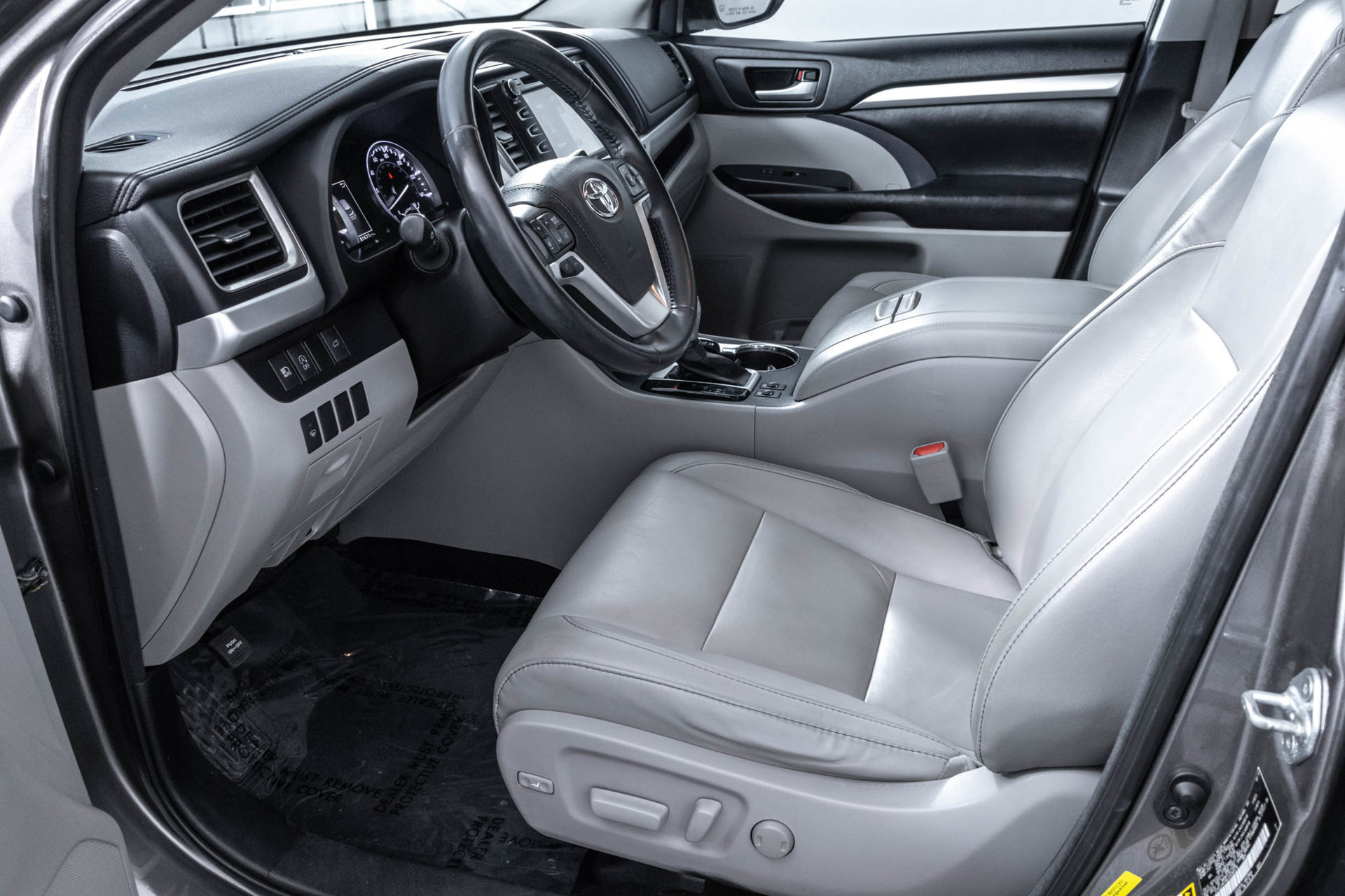 Used 2018 Toyota Highlander XLE AWD/4WD image 7