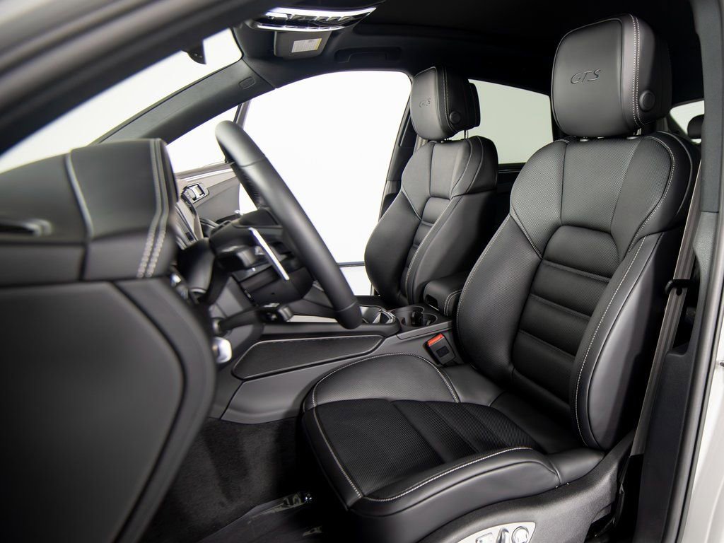 New 2026 Porsche Macan GTS image 17