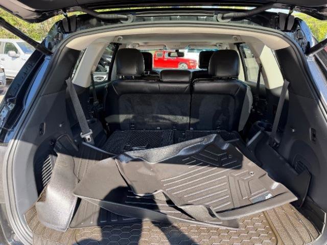 Used 2016 Nissan Pathfinder Platinum w/ Family Entertainment Package AWD/4WD image 36