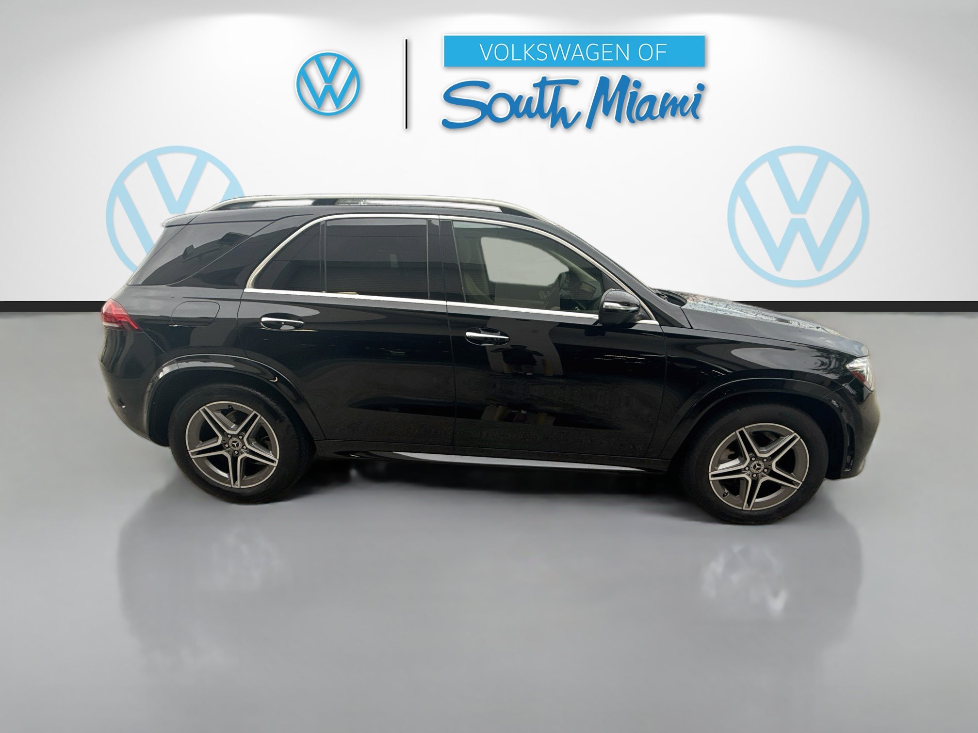 Used 2022 Mercedes-Benz GLE 350 4MATIC w/ AMG Line Exterior image 8