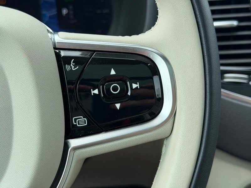Certified 2023 Volvo XC90 T8 Ultimate w/ Lounge Package AWD/4WD image 19