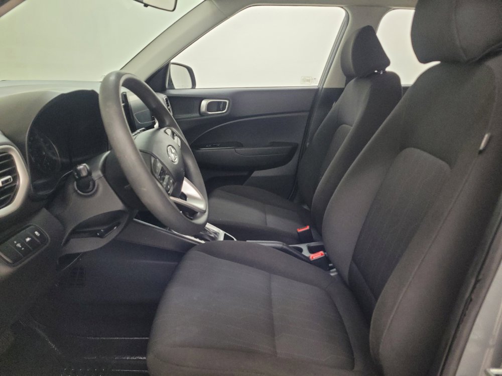 Used 2021 Hyundai Venue SE FWD image 17