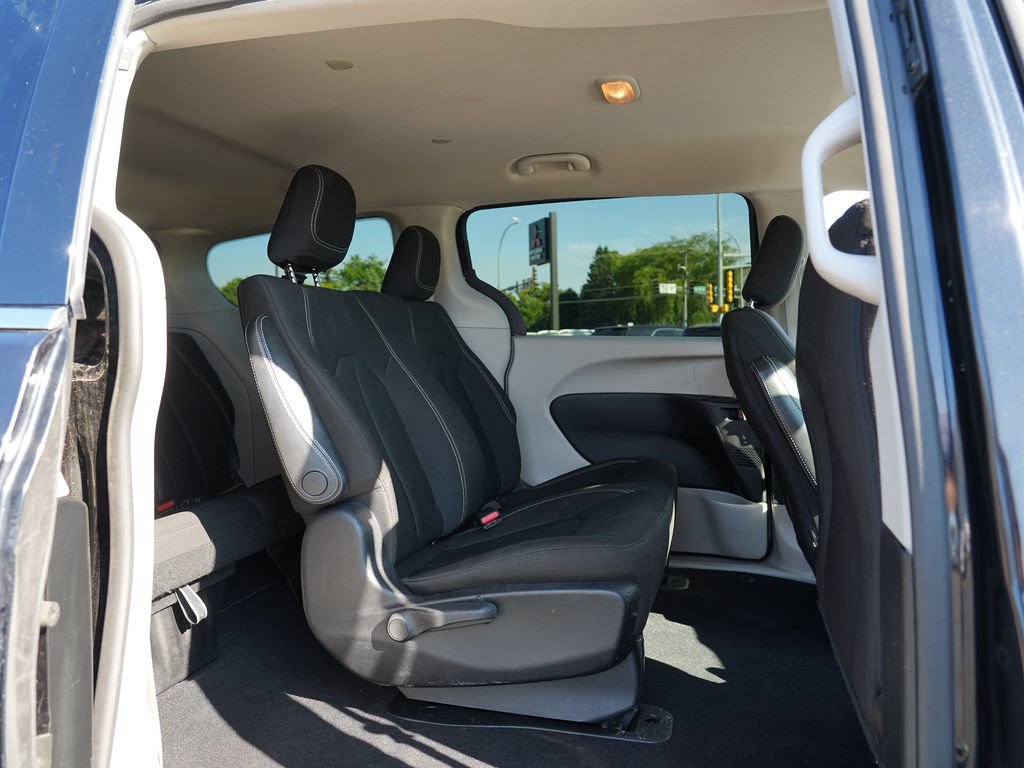 Used 2020 Chrysler Voyager L FWD image 26