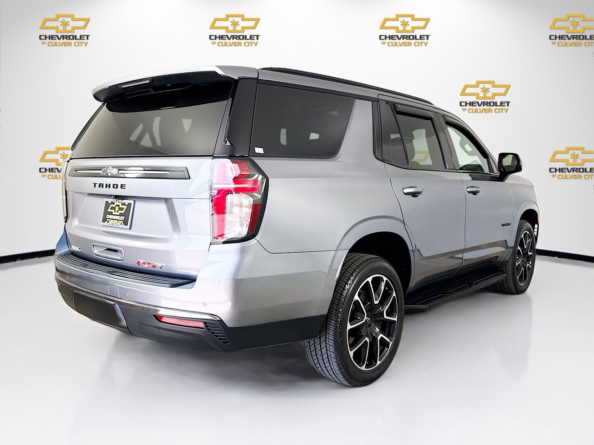 Used 2022 Chevrolet Tahoe RST w/ Luxury Package AWD/4WD image 7