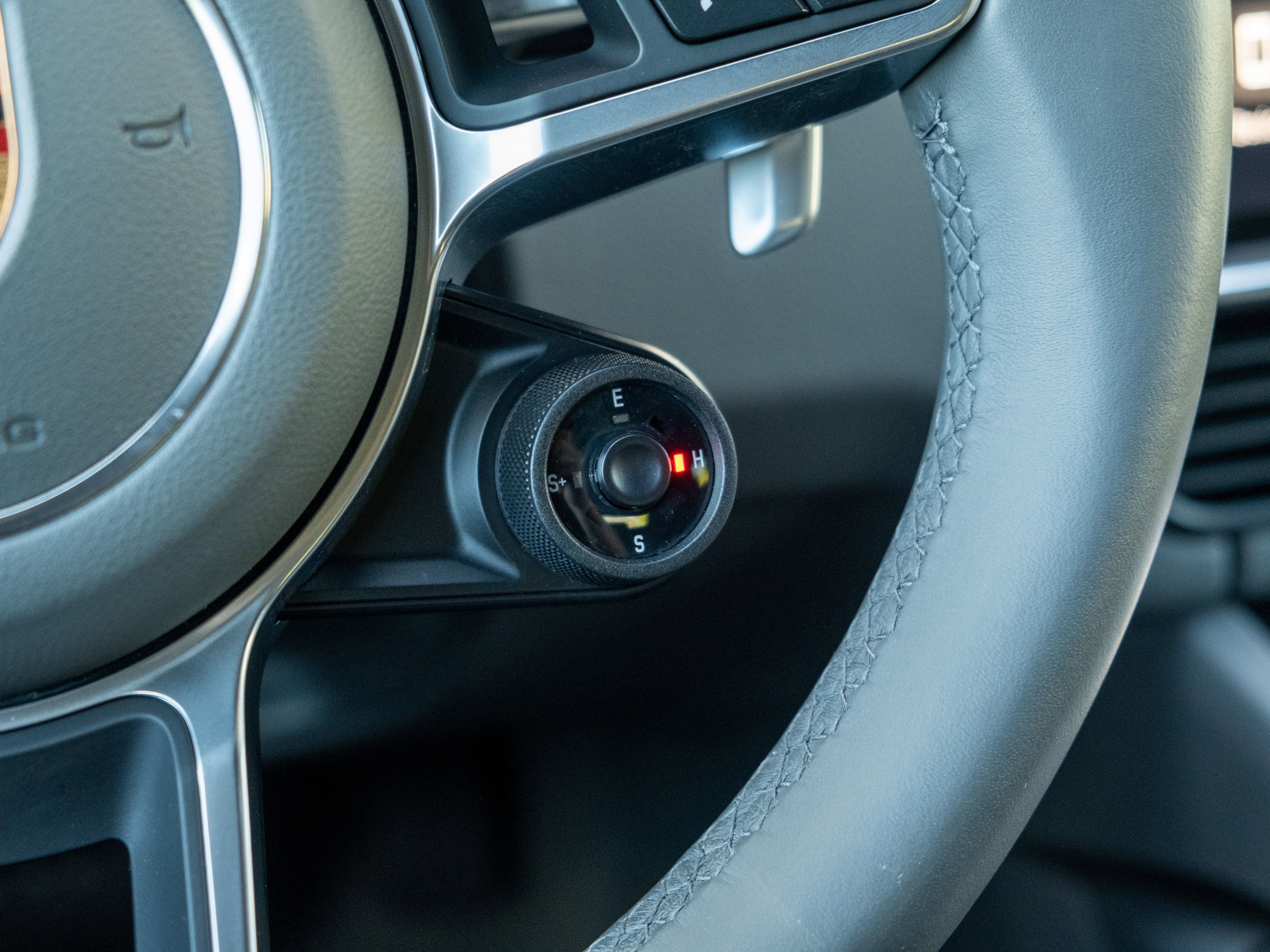 Certified 2022 Porsche Cayenne E-Hybrid AWD/4WD image 26