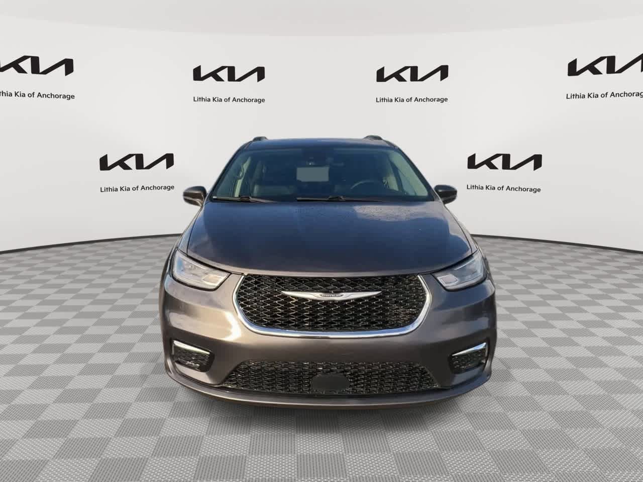 Used 2022 Chrysler Pacifica Touring-L FWD image 5