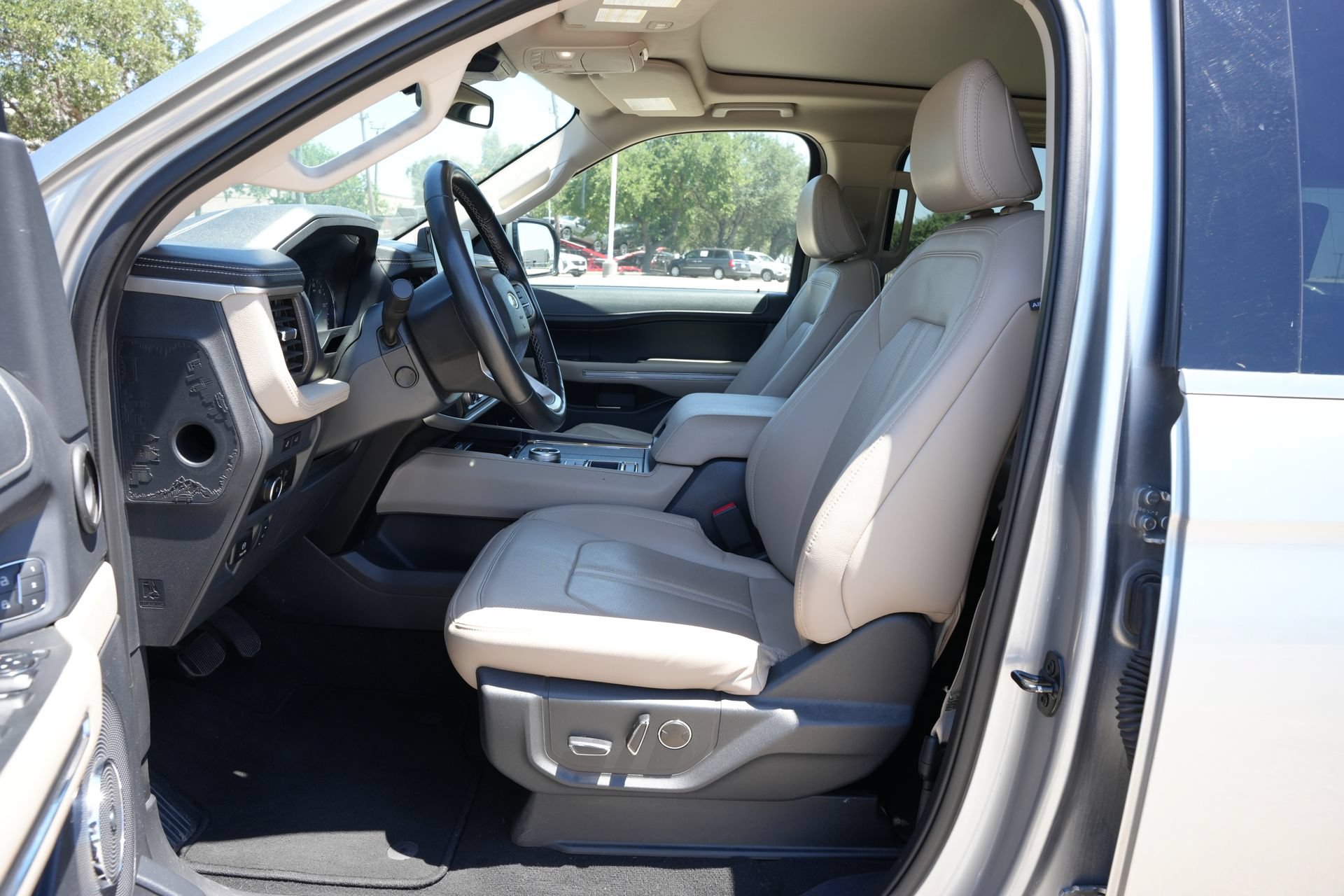Used 2024 Ford Expedition Max Limited RWD image 16