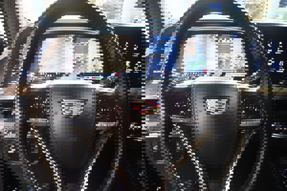 Used 2022 Cadillac Escalade Sport Platinum w/ LPO, ONYX Package image 39