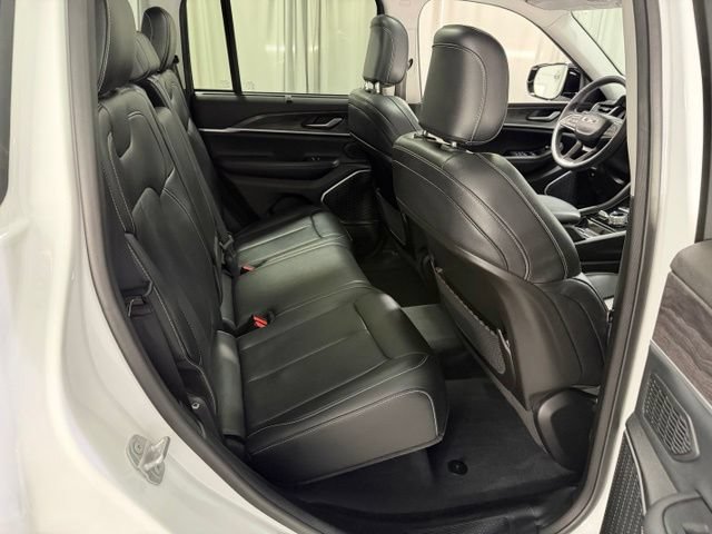 Used 2023 Jeep Grand Cherokee Limited w/ Luxury Tech Group II AWD/4WD image 10