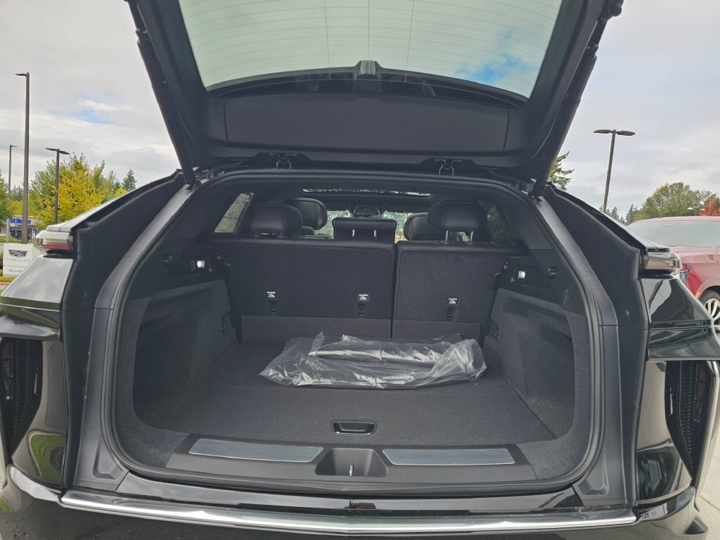 New 2027 Cadillac Lyriq Luxury AWD/4WD image 17