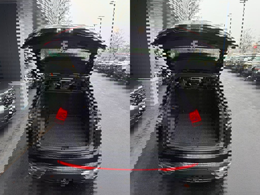 Used 2022 Volkswagen Atlas Cross Sport SEL image 7