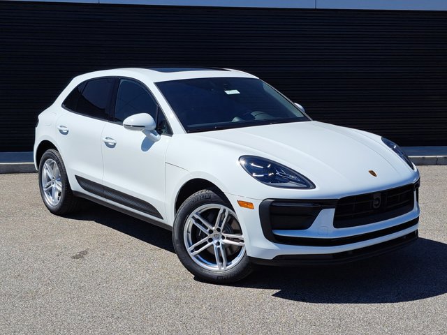 Used 2025 Porsche Macan image 9