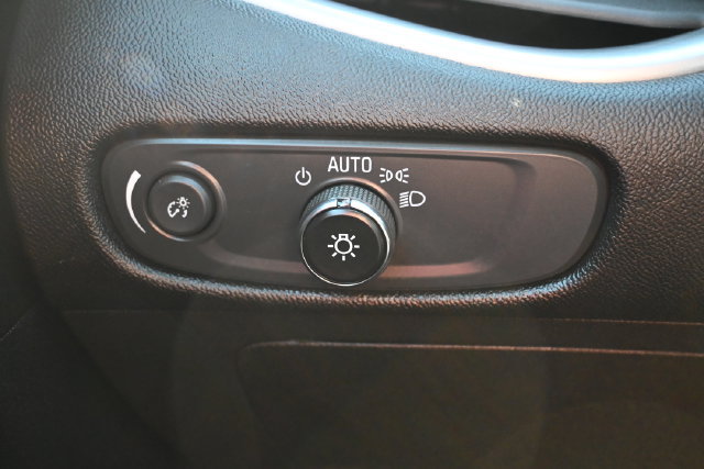 Used 2022 Chevrolet Malibu LT FWD image 39