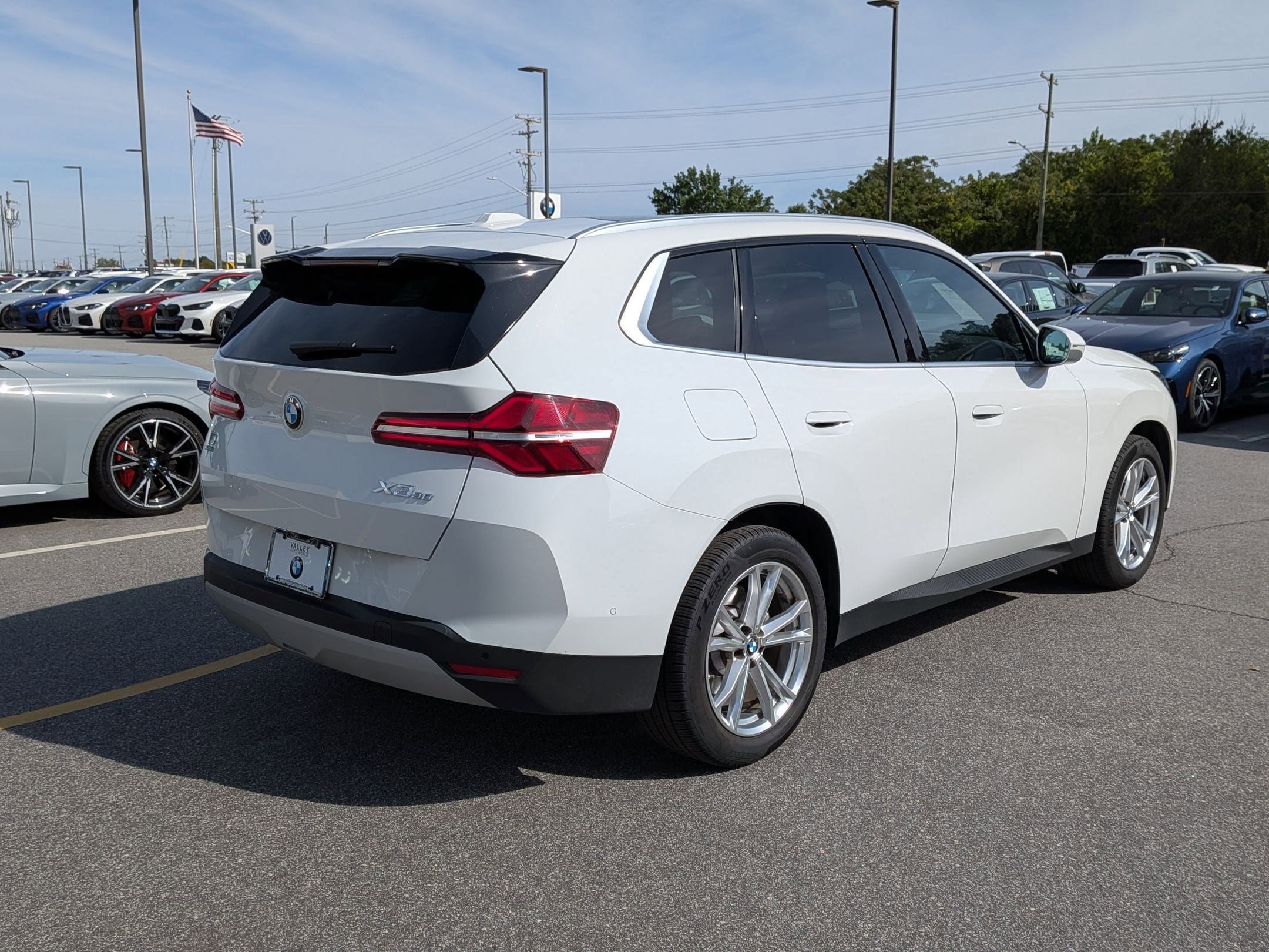 Used 2025 BMW X3 xDrive30i w/ Convenience Package AWD/4WD image 3