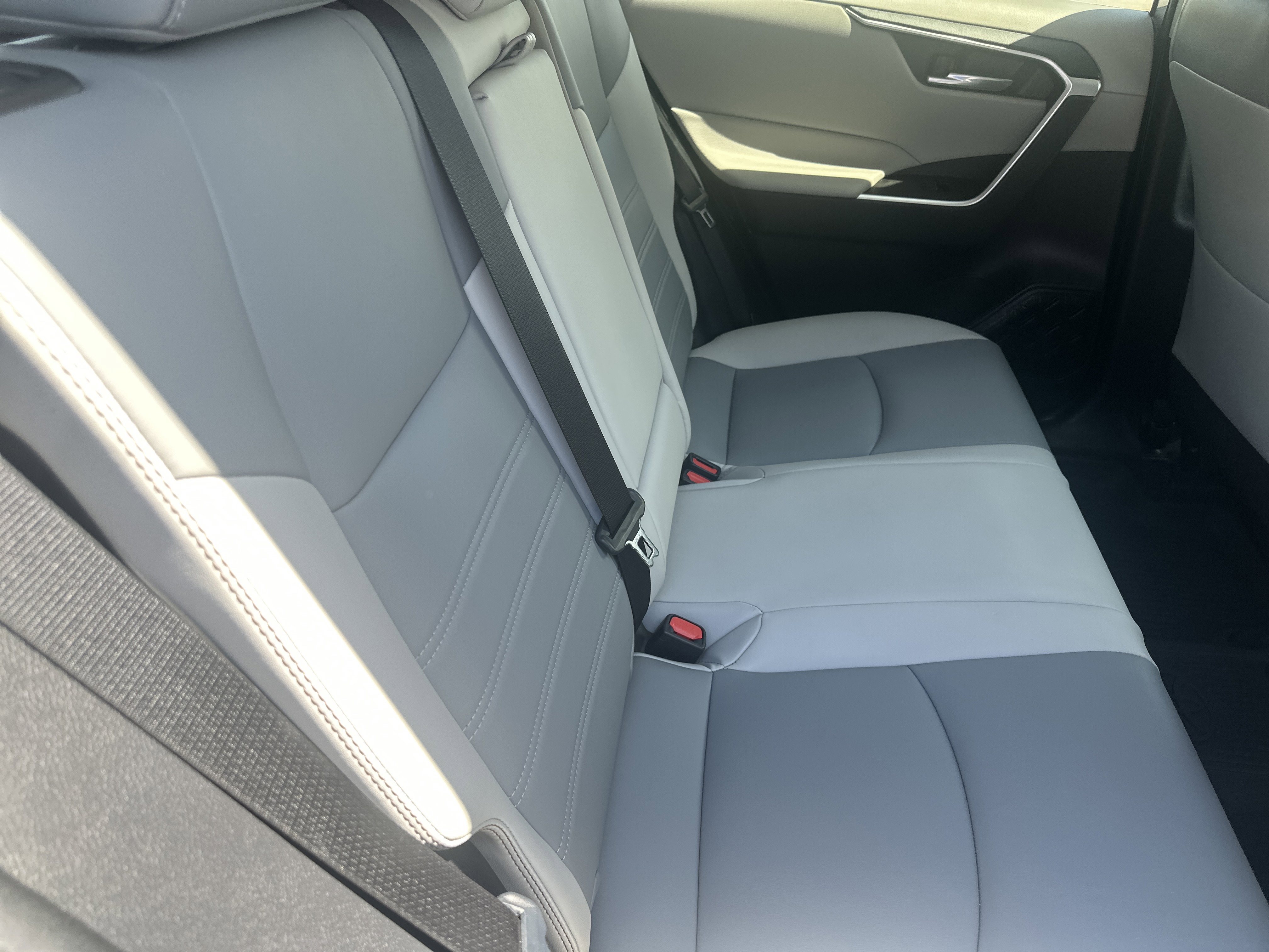 Used 2021 Toyota RAV4 XLE Premium image 27