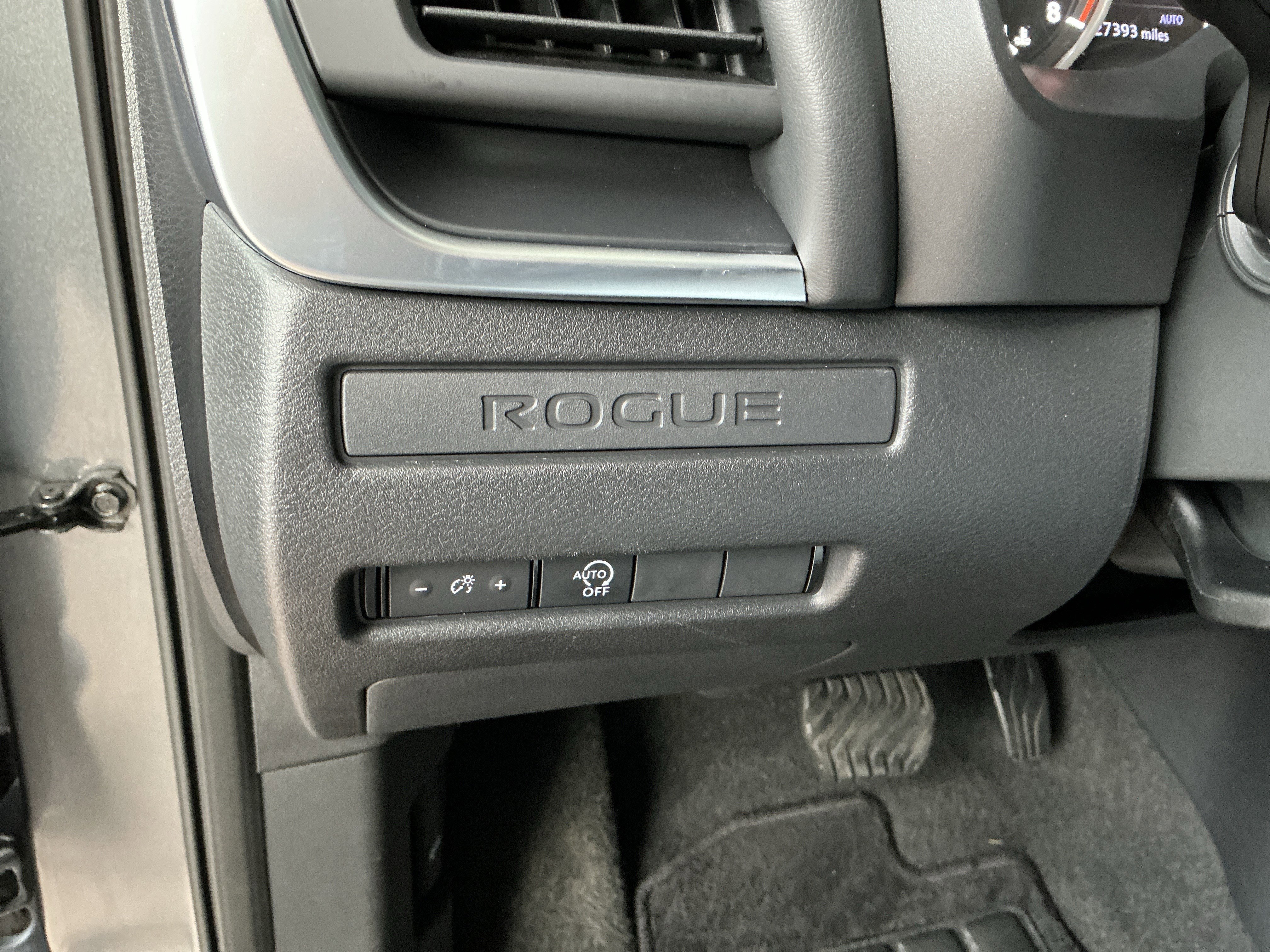 Used 2023 Nissan Rogue S image 30