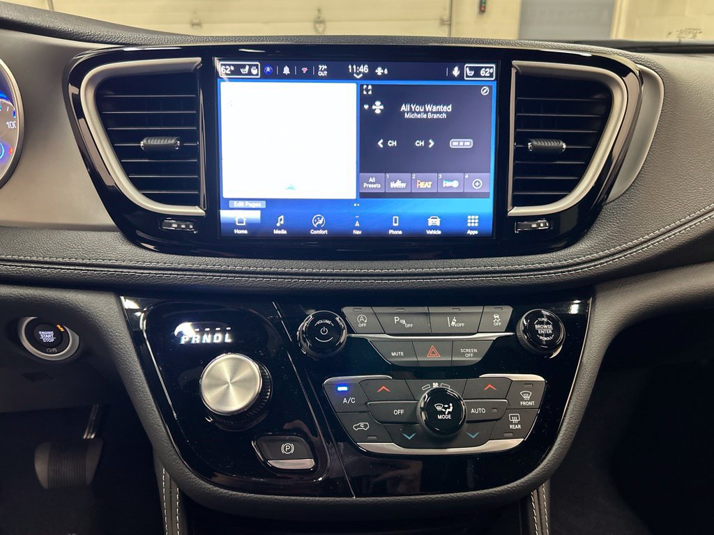 New 2027 Chrysler Pacifica Limited FWD image 25