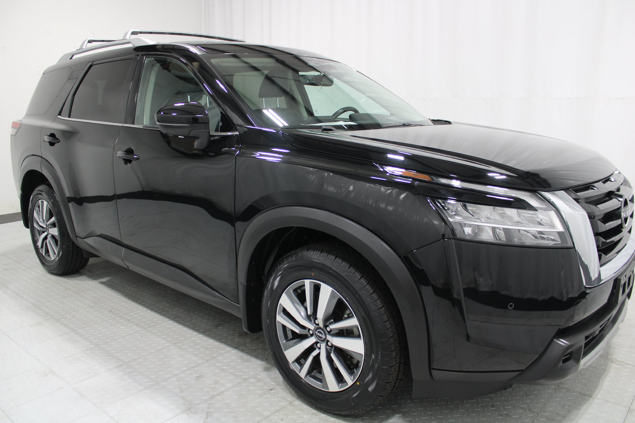Used 2024 Nissan Pathfinder SL w/ Cargo Package AWD/4WD image 4