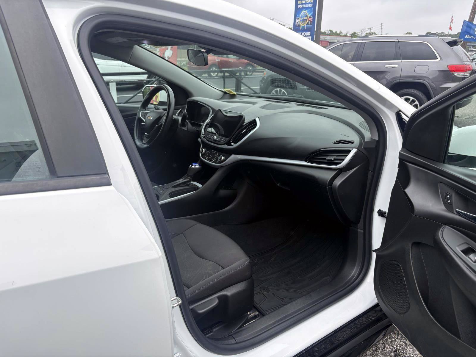 Used 2017 Chevrolet Volt LT w/ Comfort Package FWD image 22